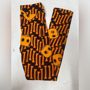 Lularoe Girls L/XL leggings. Skull and bone print. NWOT